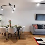 Superb Unirii Square View Large 1br Flat - 610a Bukarest