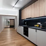 Superb Unirii Square View Large 1br Flat - 610a * Bukarest