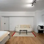 Superb Unirii Square View Large 1br Flat - 610a * Bukarest