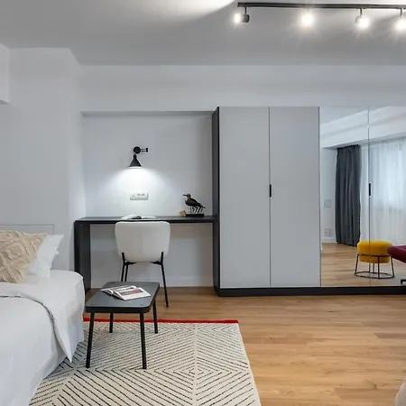 Superb Unirii Square View Large 1br Flat - 610a * Bukarest