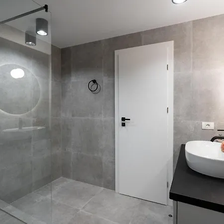 Superb Unirii Square View Large 1br Flat - 610a Apartment *