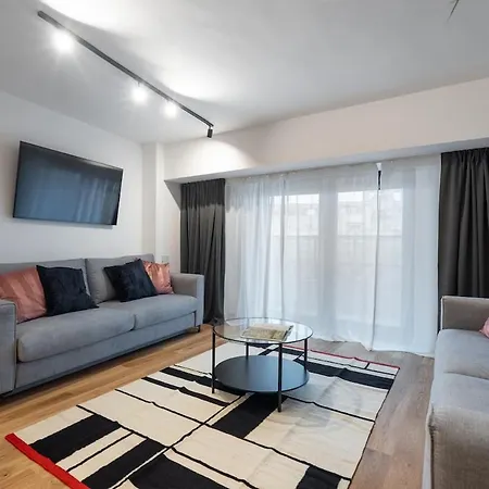 Superb Unirii Square View Large 1br Flat - 610a * בוקרשט