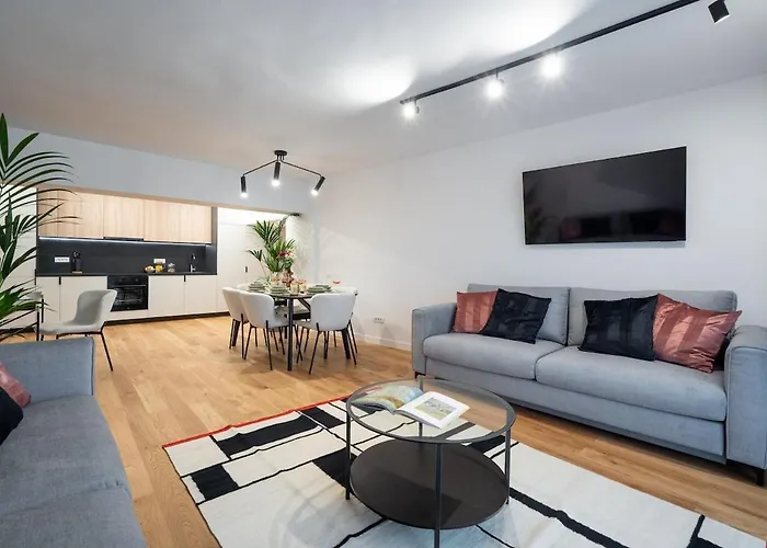 Superb Unirii Square View Large 1br Flat - 610a