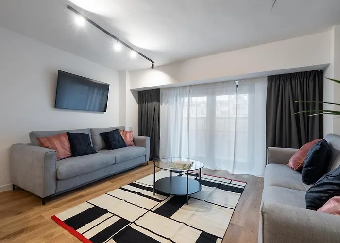 Superb Unirii Square View Large 1br Flat - 610a * Bucharest